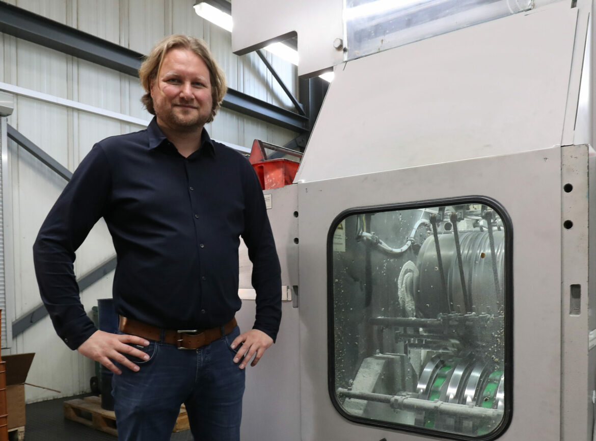 Maik Hofsink, Betriebsleiter der Grafschafter Nachrichten, sagt stolz: „DÜLMENplus ist nun der zweite Titel, den wir für NRW drucken!“ Nach 45 Minuten sind die 22.000 Exemplare schon fertig.