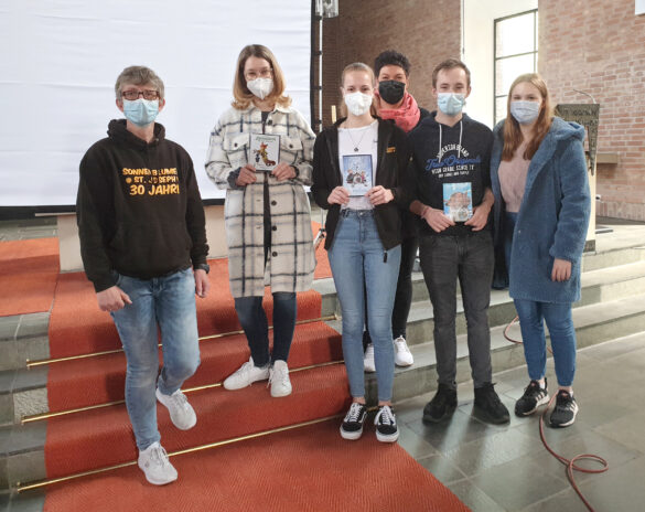 Barbara Heitmann (von links), Kira Höltker, Janine Günther, Nicole Schrey, Daniel Thiemann und Mara Hericks freuen sich über die geglückte Aktion. Auf dem Bild fehlen Margret und Lisa Ruffer, Jan Schrey und Ines Hericks.