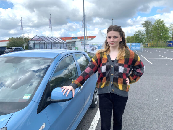 neue Teststraße auf dem Real-Parkplatz aus.